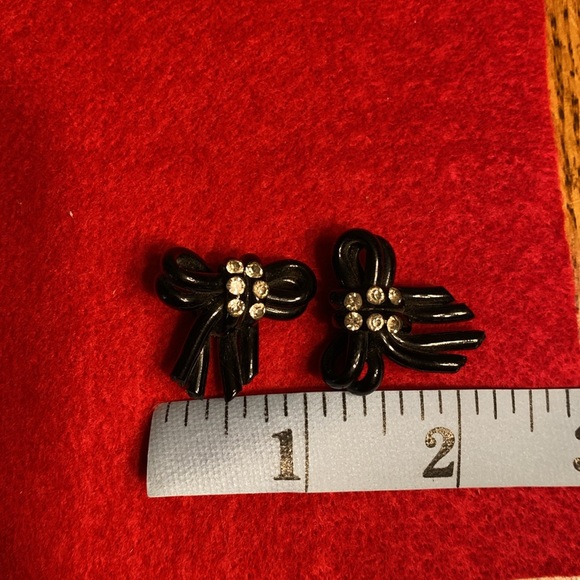 Black Art Deco Bow Design Earrings - Picture 7 of 12
